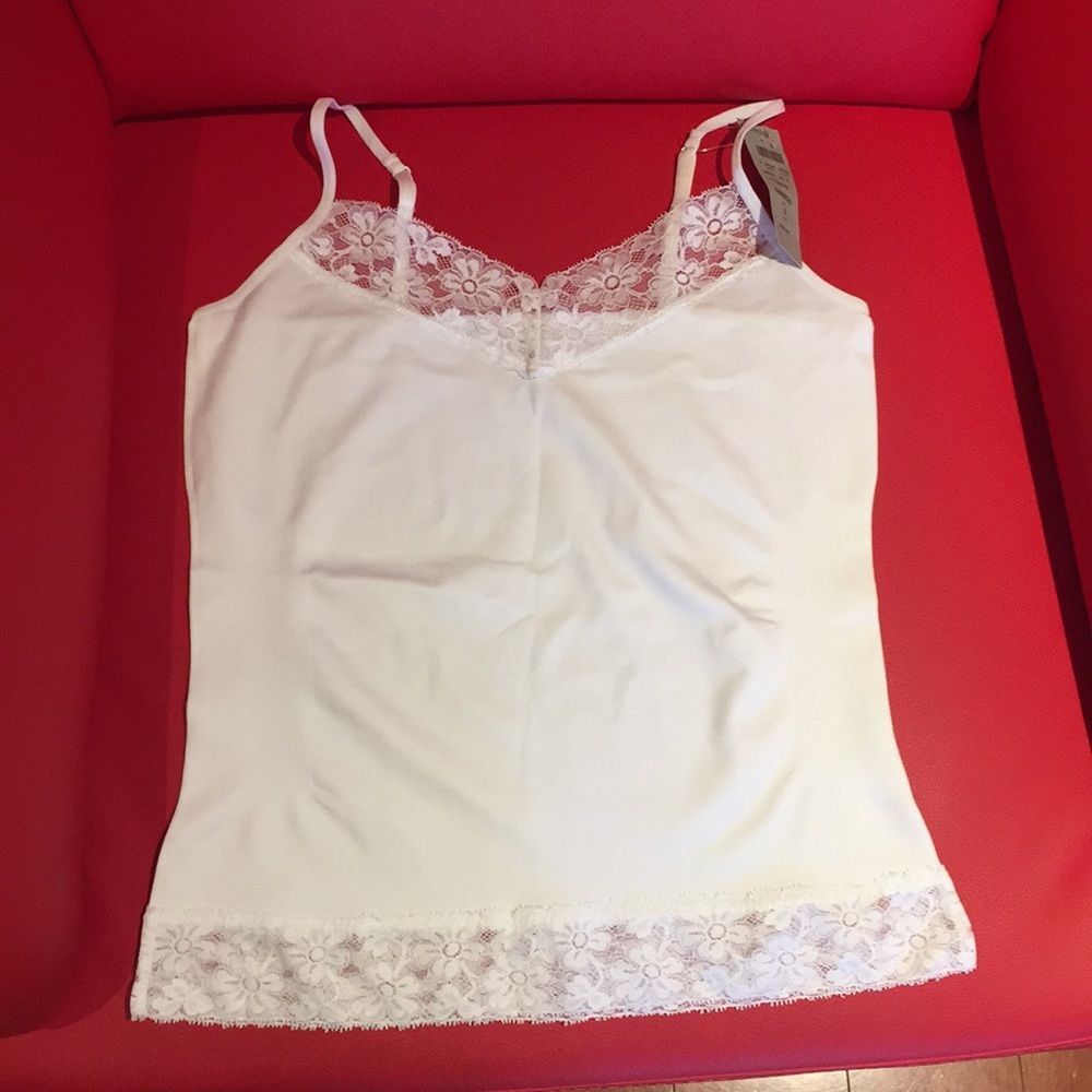 Cache white color tank top white lace.